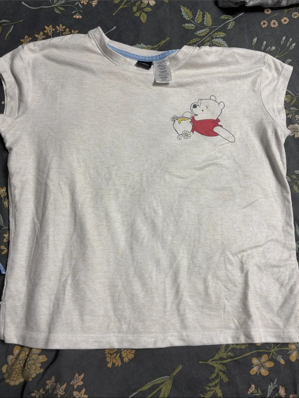 Women’s Disney Winnie the Pooh Floral Fleecy Pajama Set in Cream Size Medium - Picture 2 of 5
